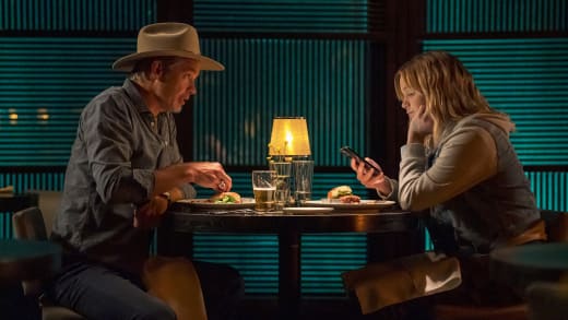 Dad and Kid Givens - Justified: City Primeval Stagione 1 Episodio 1