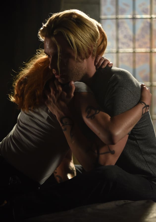 Panicked - Shadowhunters Season 3 Episode 4