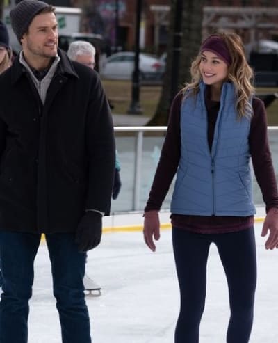 Ice Skating - Christmas on Ice - Tall