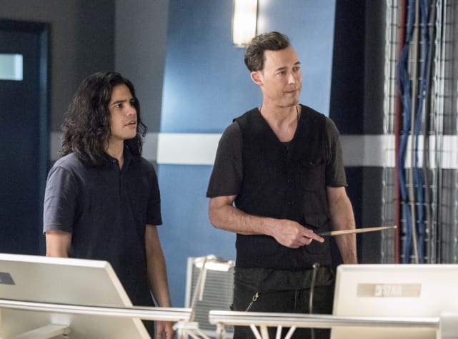 Strategizing - The Flash Season 3 Episode 22