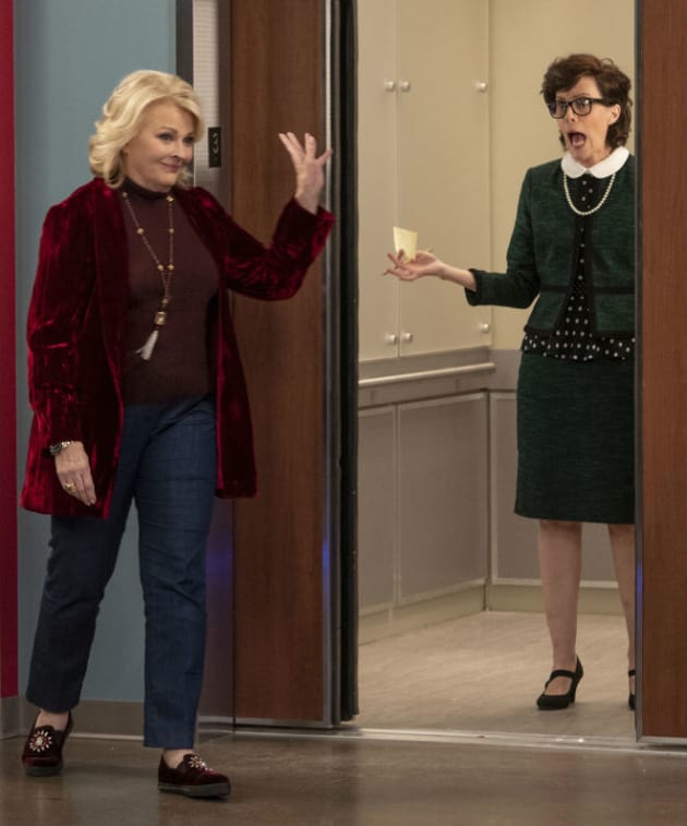 Murphy's New Assistant - Murphy Brown Season 11 Episode 8