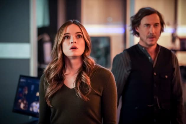 Caitlin and Sherloque Look On - The Flash Season 5 Episode 15