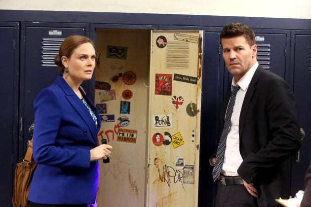 Brennan and Booth Investigate the Murder of a Teacher - Bones