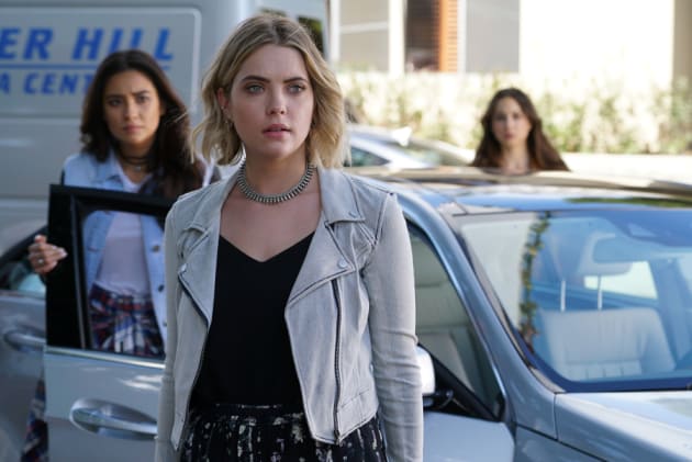 Who's There? - Pretty Little Liars Season 6 Episode 4