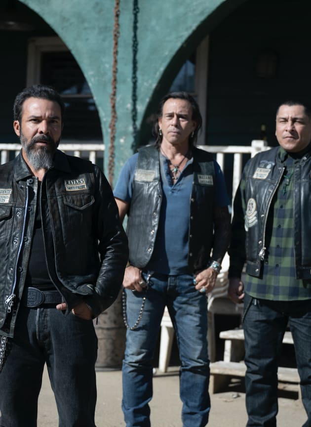 Outside the Bar - Mayans M.C. Season 3 Episode 3