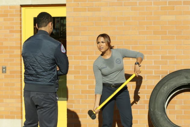 Dawson trains as Mills looks on - Chicago Fire Season 3 Episode 6