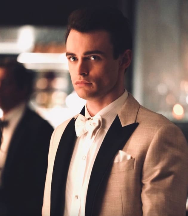 {Event} Bal d'Hiver - Page 2 Thomas-doherty-as-max-wolfe-gossip-girl