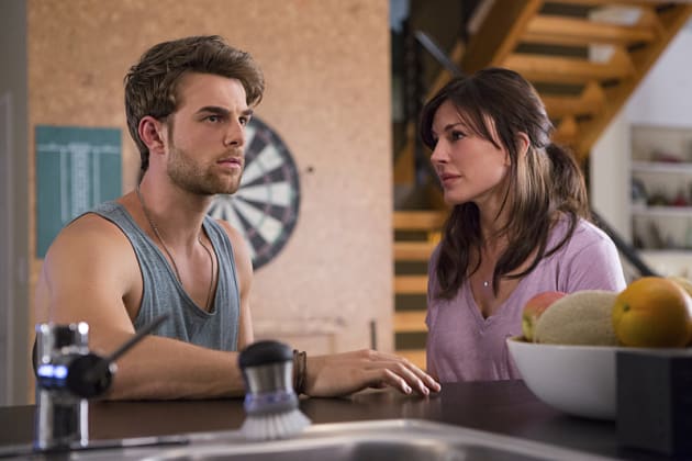 Significant Mother Preview Nathaniel Buzolic On Sexy New Series Love Of Waffles Tv Fanatic 