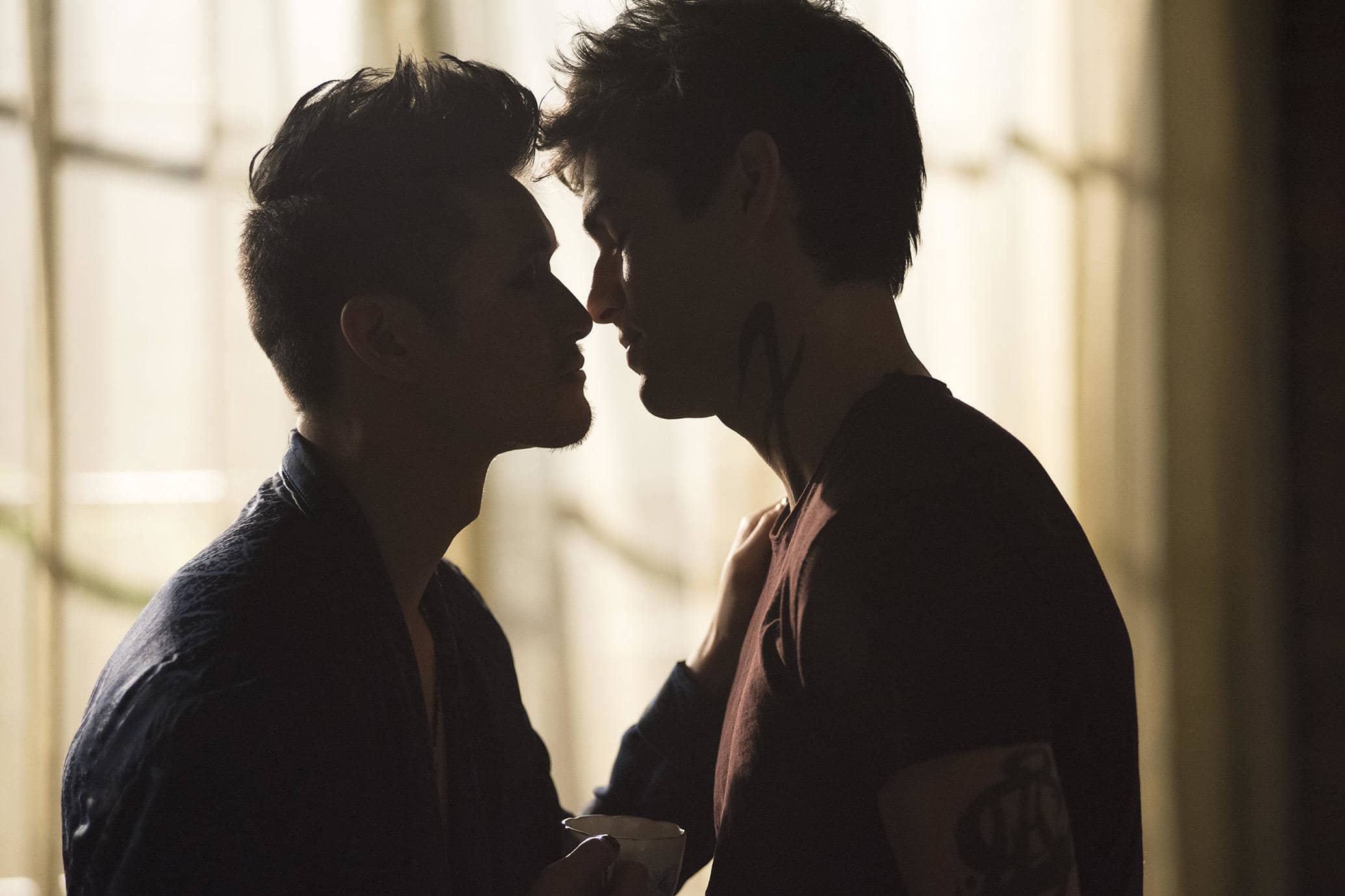 Magnus and Camille kiss scene fullMalec (shadowhunters 1x13) 