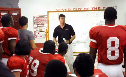 Friday Night Lights Review: "On the Outside Looking In"
