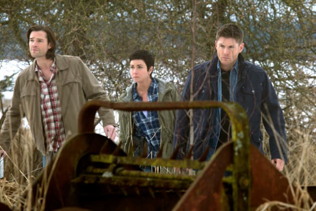 Sam, Sheriff Mills and Dean Tracking Vampires