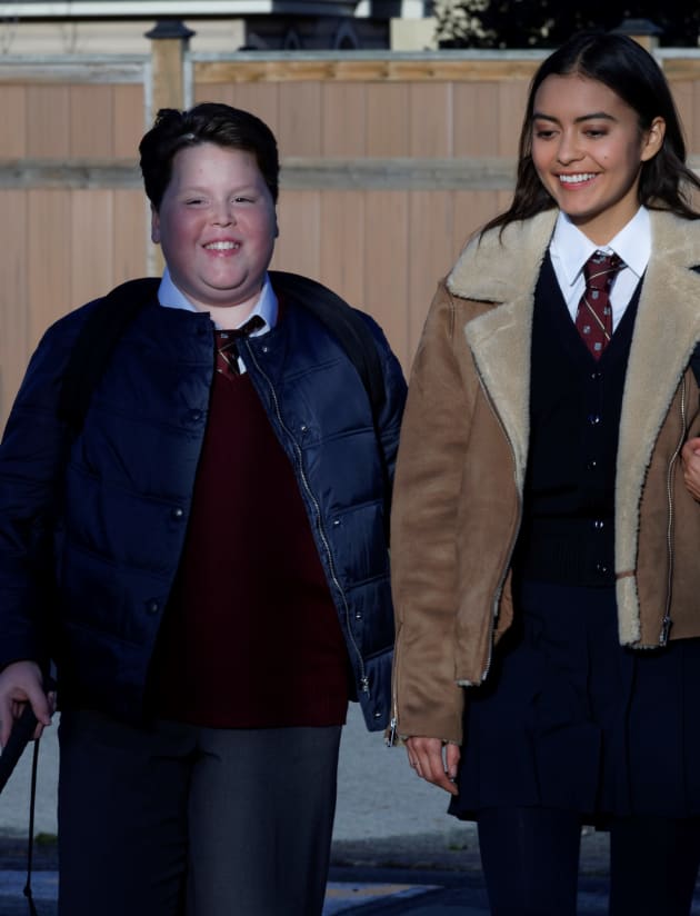 Chloe's New Friend - Tall - In The Dark Season 2 Episode 5