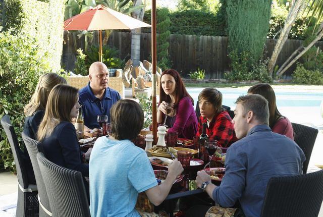 Watch No Ordinary Family Season 1 Episode 11 Online - TV Fanatic