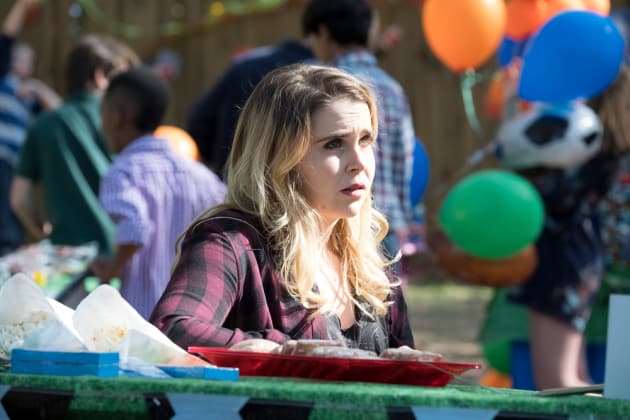 Annie Thinking- Good Girls Season 1 Episode 4