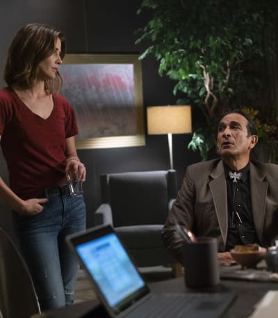 An Offer She Can't Refuse? - Stumptown Season 1 Episode 1