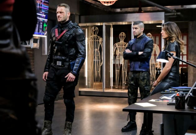 Picking a Side - Arrow Season 6 Episode 12
