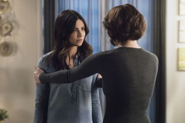 Middle Man - Supergirl Season 2 Episode 19