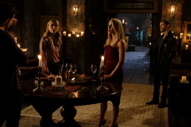 A Reunion - The Originals Season 5 Episode 8