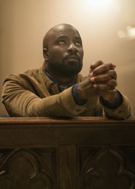 Acosta prays - EVIL Season 1 Episode 13