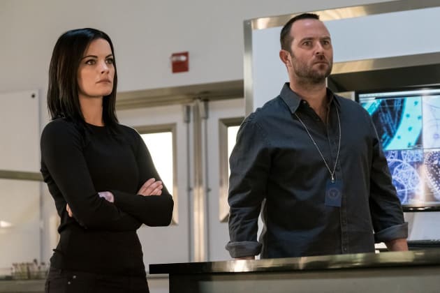 Jane & Weller Work the Case - Blindspot Season 3 Episode 3