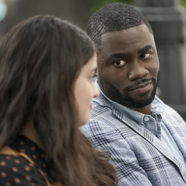 Comparing notes - Single Drunk Female Season 1 Episode 7