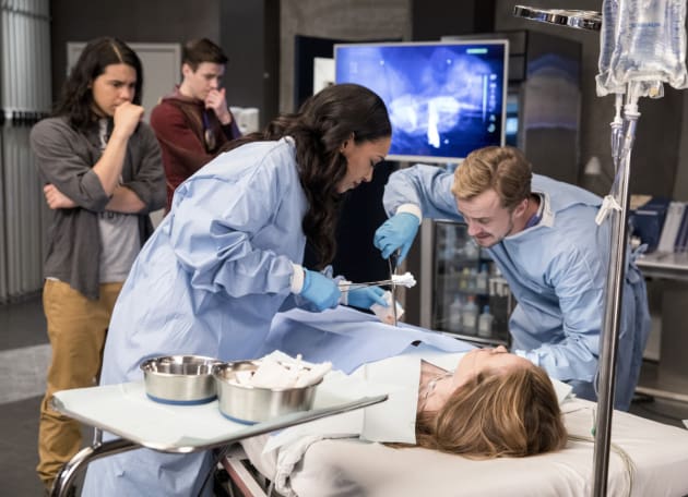 Julian and Iris Scrub In - The Flash Season 3 Episode 18