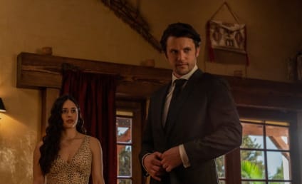 Roswell, New Mexico Exclusive Clip: Jones Needs Something From Liz!