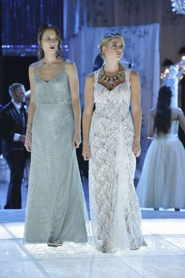 Spencer and Hanna - Pretty Little Liars Season 5 Episode 13 - TV Fanatic