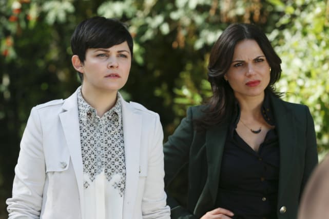 Snow and regina once upon a time s5e2
