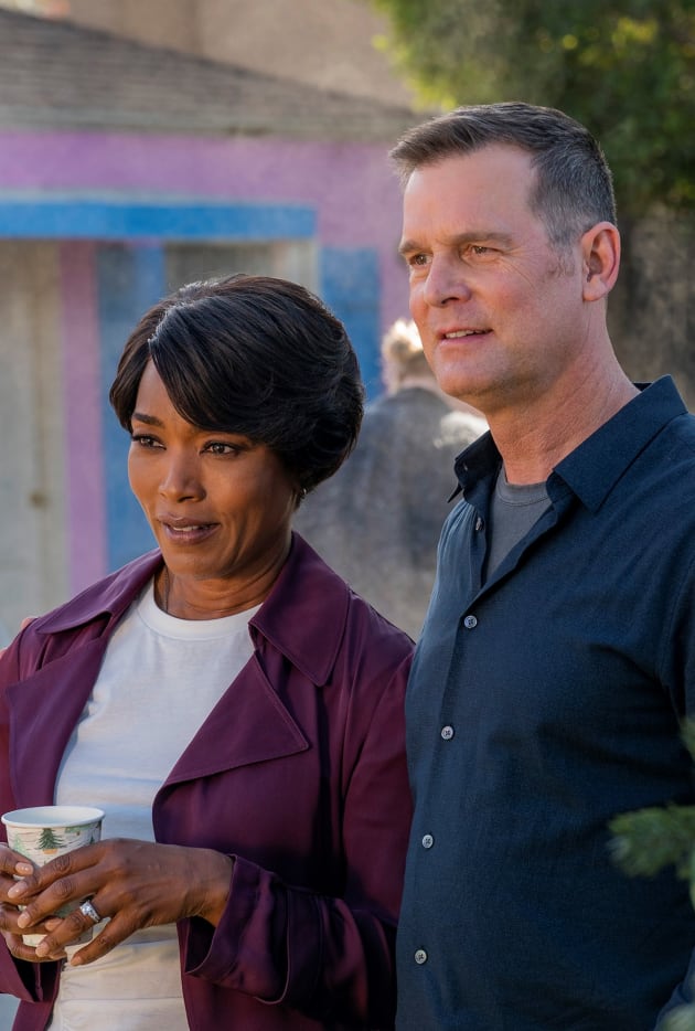 Christmas Eve - Tall - 9-1-1 Season 5 Episode 10