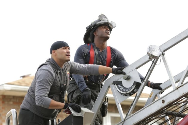 Newhouse and Cruz man the ladder - Chicago Fire Season 3 Episode 6