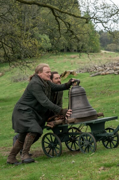 Rolling a Bell Up a Hill - Outlander Season 6 Episode 5