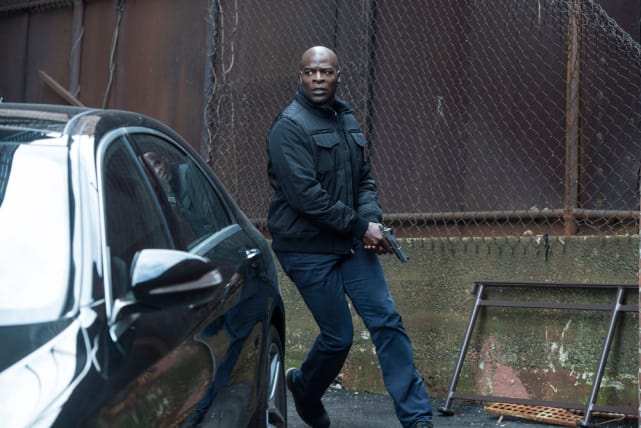 Dembe races to the car - The Blacklist Season 4 Episode 21