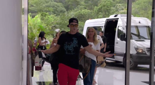 Arriving In Mexico - Vanderpump Rules