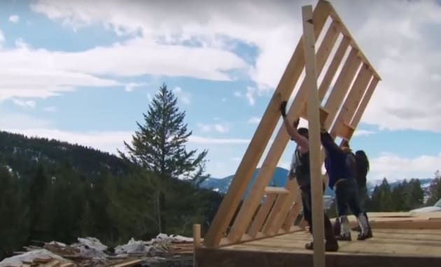 The Family Builds a Structure - Alaskan Bush People