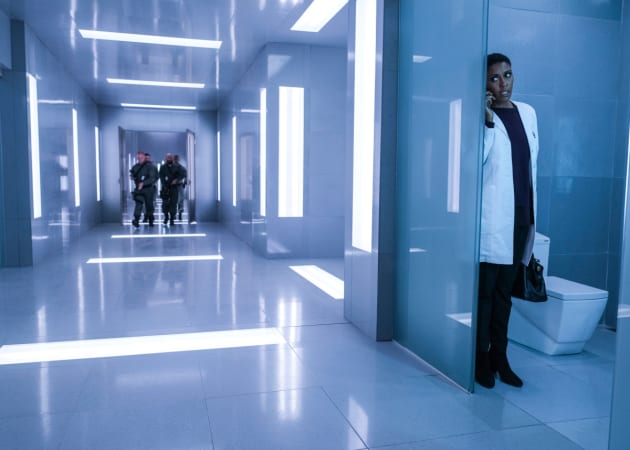 Behind Enemy Lines - Black Lightning Season 3 Episode 8