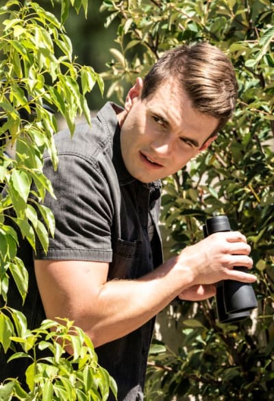 Street In the Bushes - S.W.A.T. Season 4 Episode 2