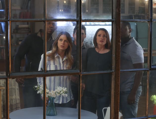 It's a Bird, It's a Plane...-Supergirl Season 1 Episode 20