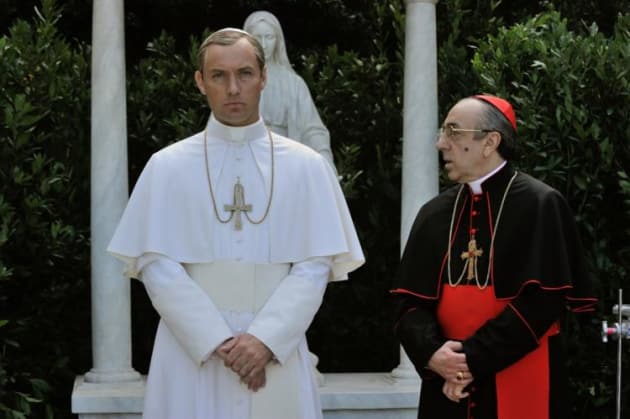 Åh gud praktisk Fremskreden The Young Pope Season 1 Episode 3 Review: Fear or Tolerance? - TV Fanatic