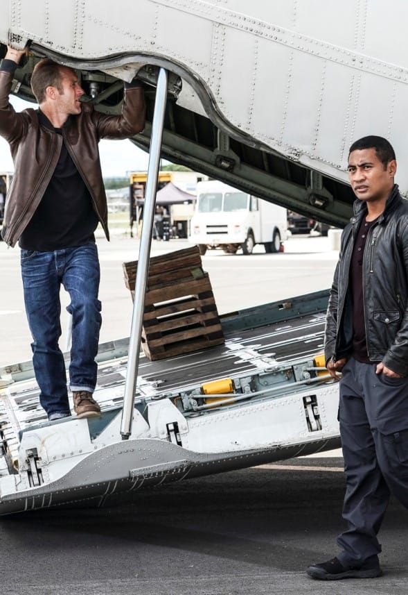 Gathering a Team - Hawaii Five-0 Season 9 Episode 11