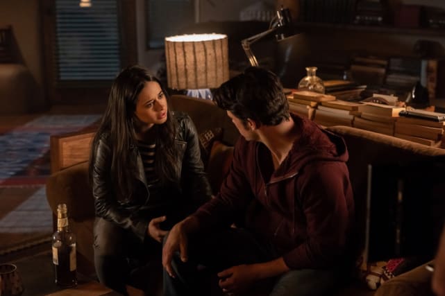 Max Lies to Liz About Rosa's Death - Roswell, New Mexico