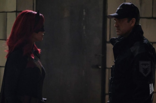 Face Off - Batwoman Season 1 Episode 20