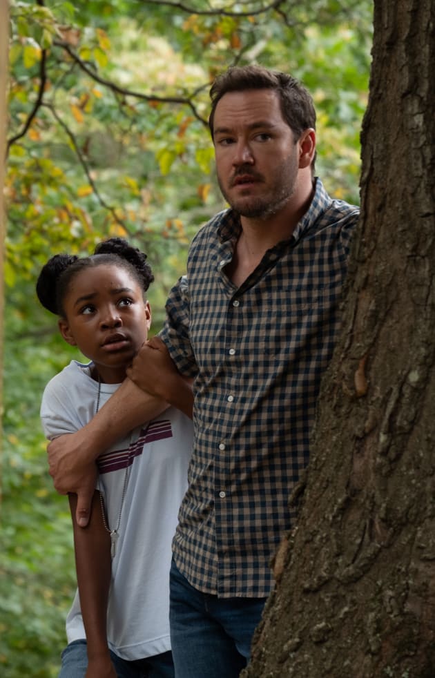Brad Helps Amy - The Passage Season 1 Episode 4