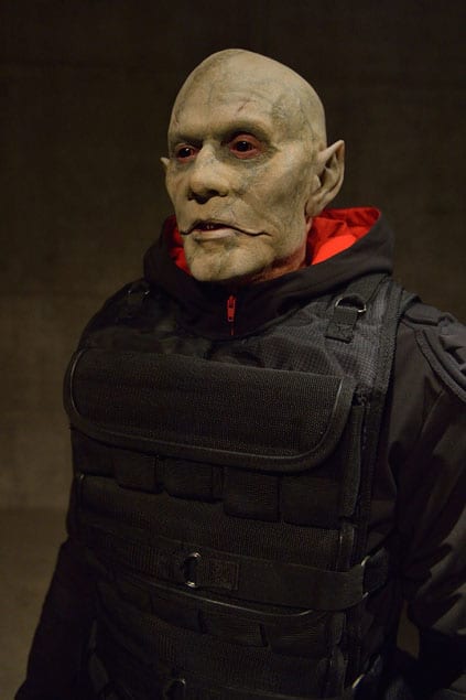 The Mysterious Quinlan - The Strain Season 1 Episode 13