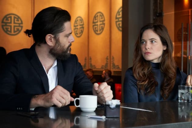Des Loves Life - Mary Kills People Season 2 Episode 1