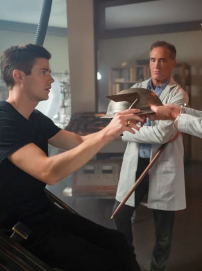 Get the hat - The Flash Season 6 Episode 2