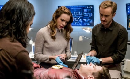 The Flash Photos: Barry's Injured!
