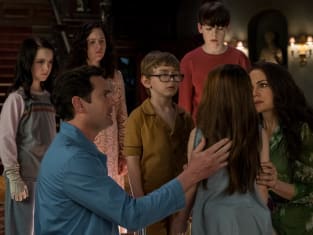 Comforting Nell - The Haunting of Hill House Season 1 Episode 6