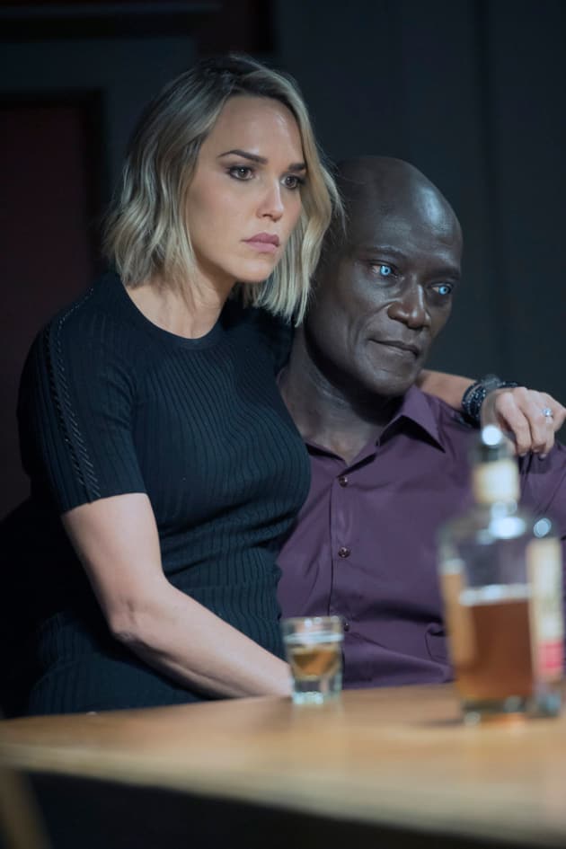 Lovebirds - Midnight, Texas Season 2 Episode 7