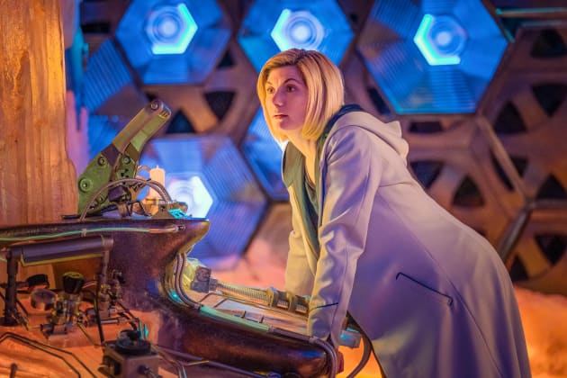 The Doctor at the Com - Doctor Who Season 11 Episode 10